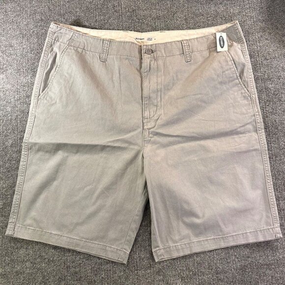 Old Navy Shorts Men's 42 Lived in straight grey chino style NWT - Picture 2 of 12